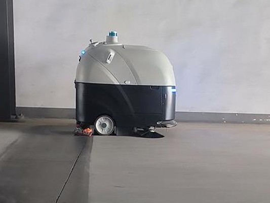 王楚欽孫穎莎晉級八強，坦力無人駕駛洗掃車清潔秀 “新招”！