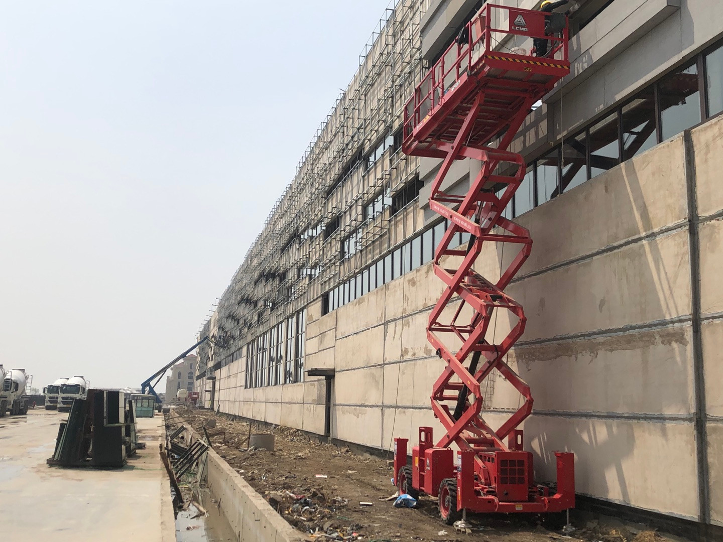 高空車，路燈車，管道安裝車，高空升降機作業(yè)平臺出租 -青島捷立